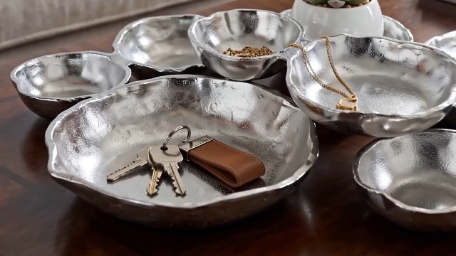 Amazon.com: Cluster of 9 Serving Bowls, One-Piece Set, Gold White